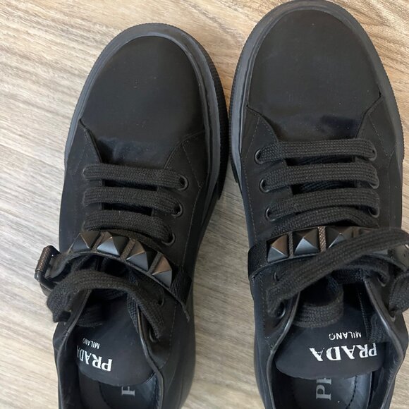 Prada Confortable Shoes! Gently worn! Won't disappoint! Authentic! - Picture 1 of 6